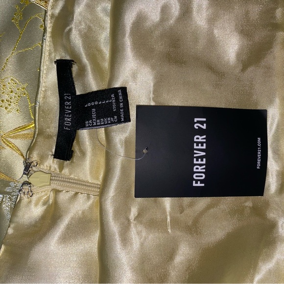 Elegant Satin Mini Dress with Embroidered Floral Detail - Picture 3 of 4